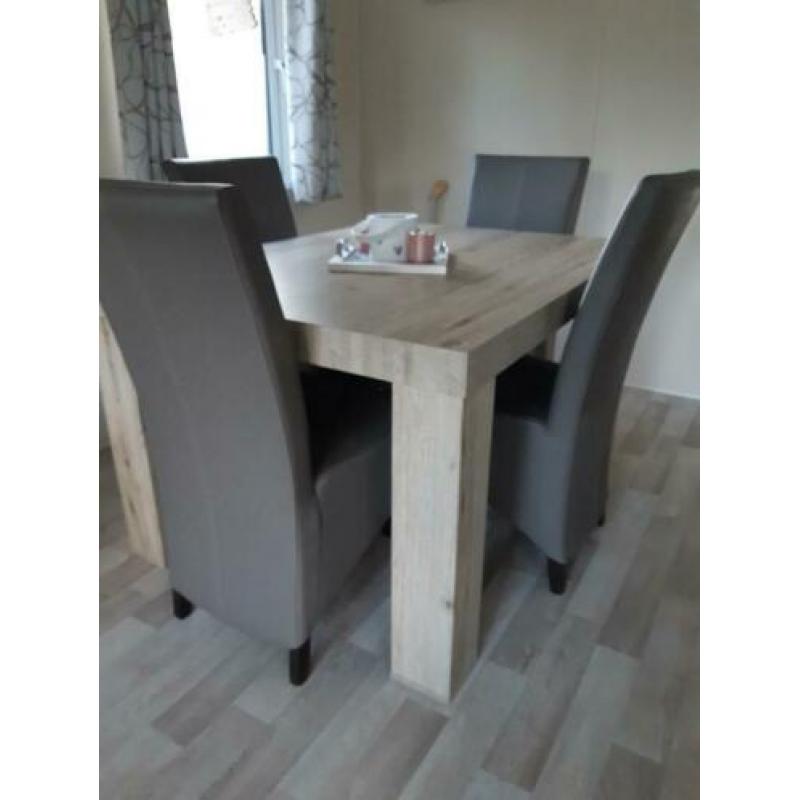 Eethoek met stoelen
