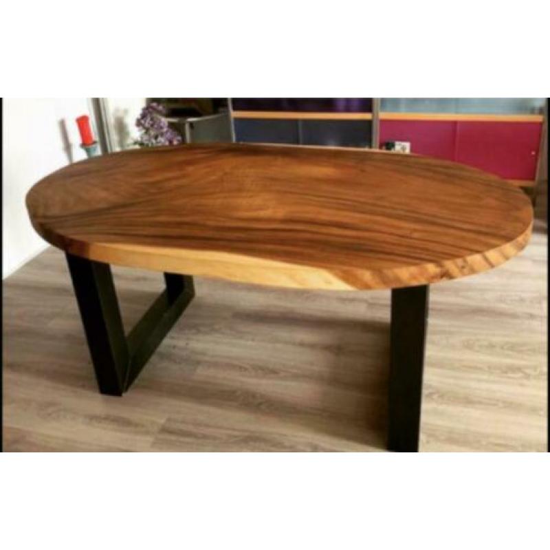 Unieke massieve boomstamtafels uit 1 stuk van suar hout!