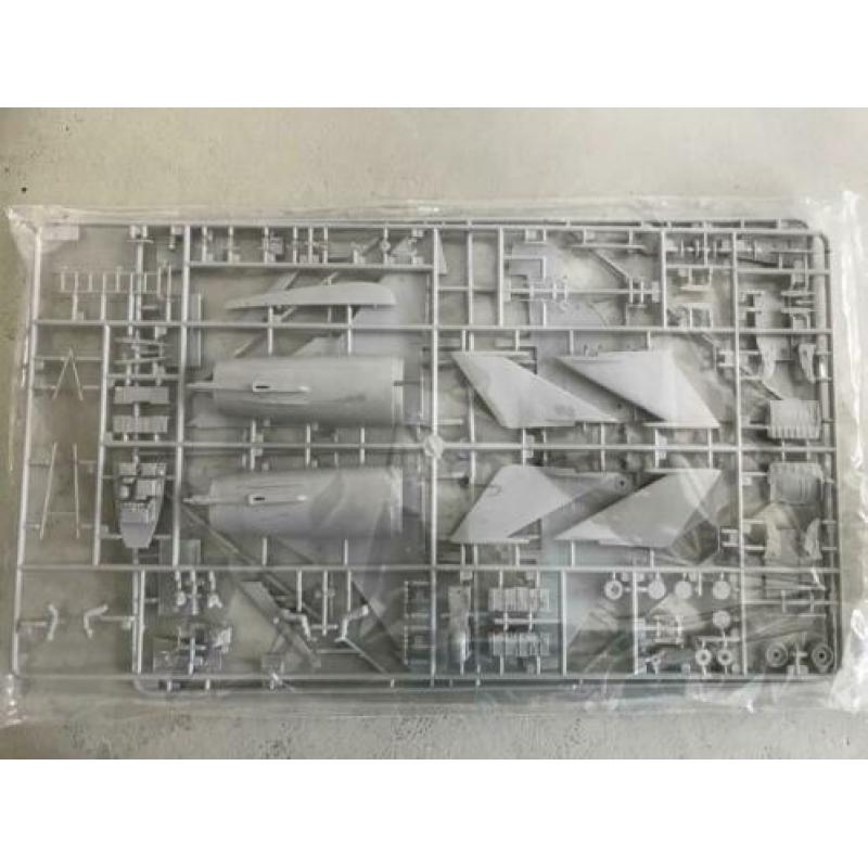 Chinese F7-EB 1/32 bouwpakket