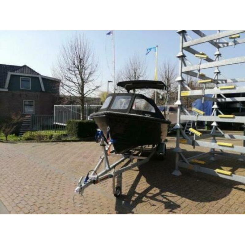 Admiral 525 met Suzuki 20 pk 4 takt en trailer. (bj 2014)