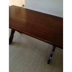 Eiken tafel ( en eventueel 6 stoelen)