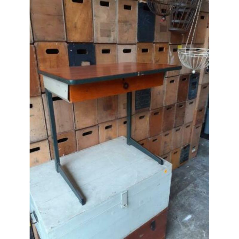 Vintage Eromes schoolburo lessenaar 70x70x50 van €45 nu €35