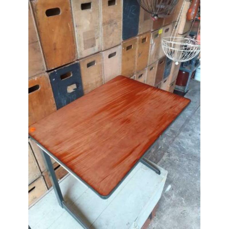 Vintage Eromes schoolburo lessenaar 70x70x50 van €45 nu €35