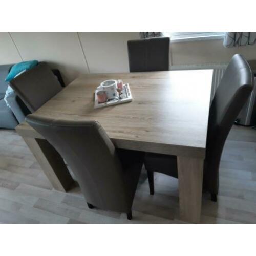 Eethoek met stoelen
