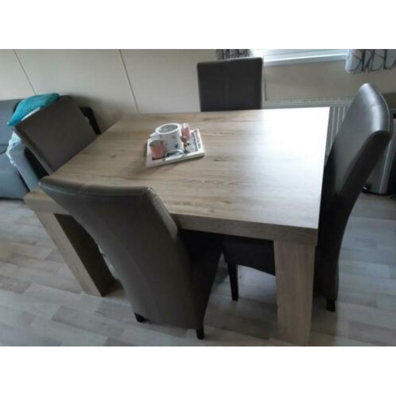 Eethoek met stoelen