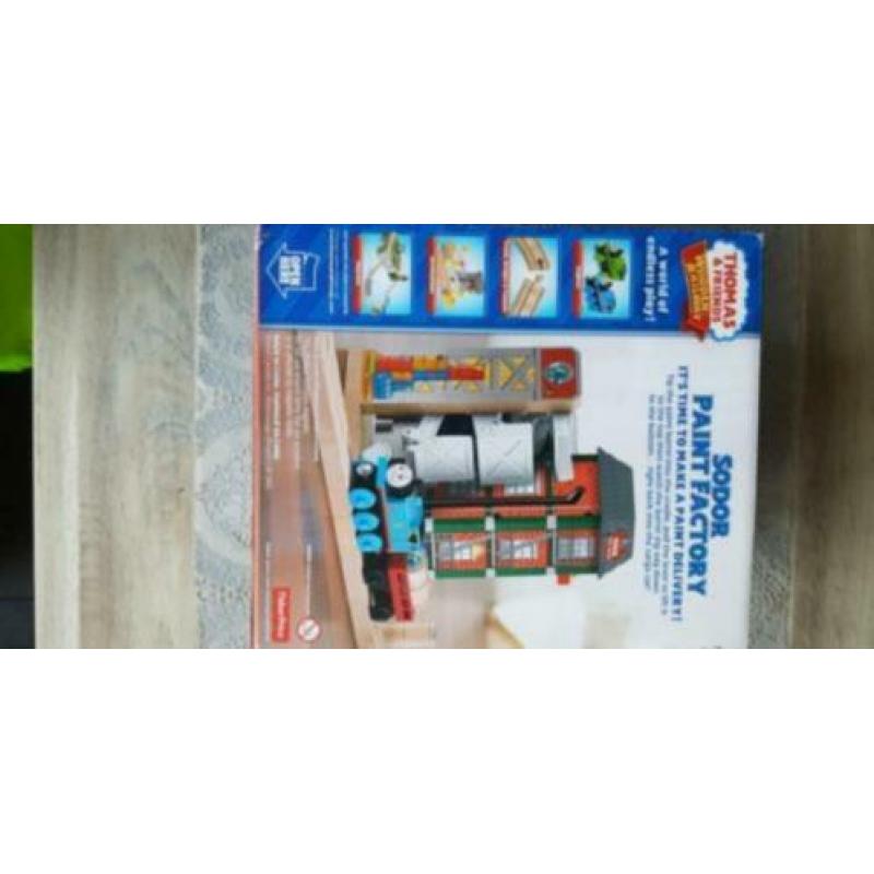 giggeling wagon van hout serie thomas de trein