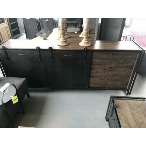 Dressoir mango hout met stalen loft deuren hoge korting