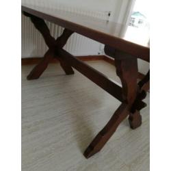 Eiken tafel ( en eventueel 6 stoelen)