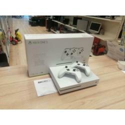 Xbox One S 1TB 2 controllers Nieuw in doos met 2 jaar garant