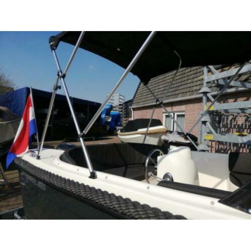 Admiral 525 met Suzuki 20 pk 4 takt en trailer. (bj 2014)