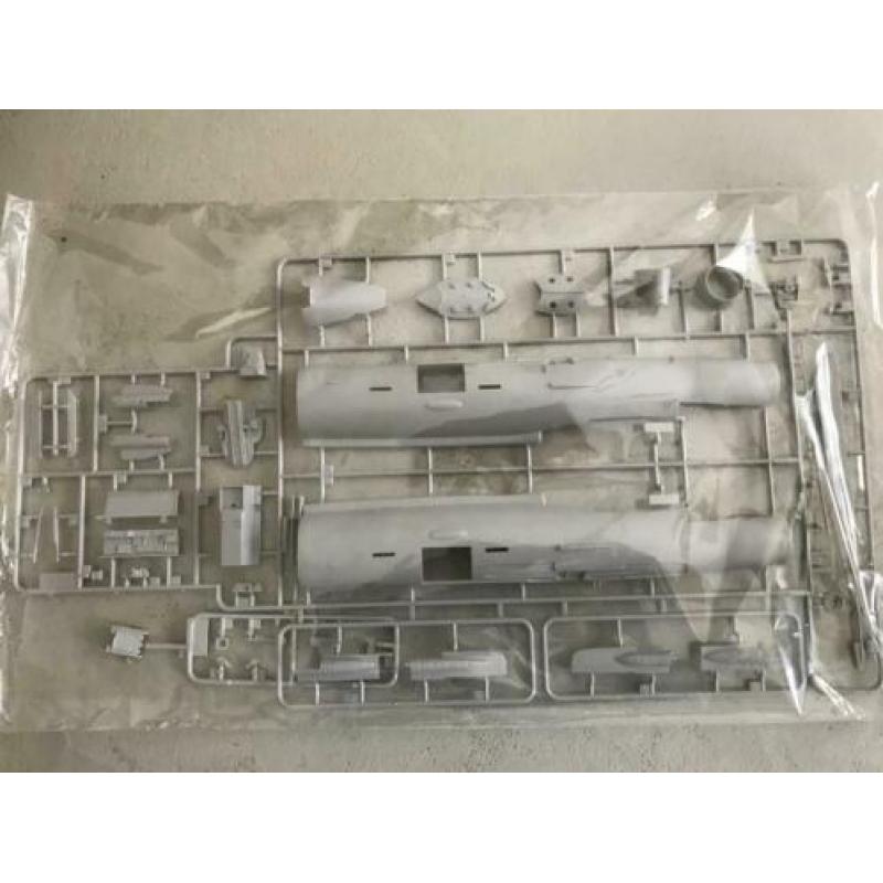 Chinese F7-EB 1/32 bouwpakket