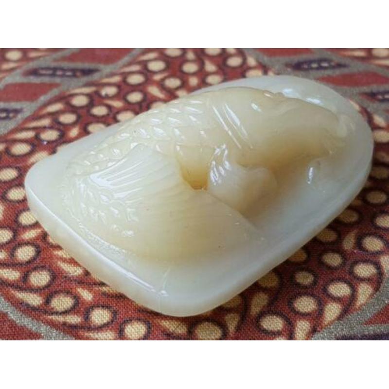 Mooi vintage Chinees amulet van jade als een vis 4,6 cm.