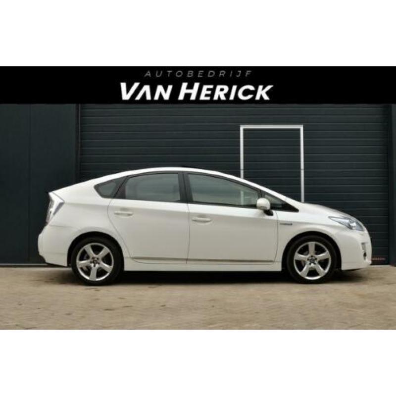 Toyota Prius 1.8 Dynamic Navi / Schuif-kantel dak / Clima
