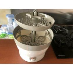 Elektrische stoomsterilisator voor babyflessen