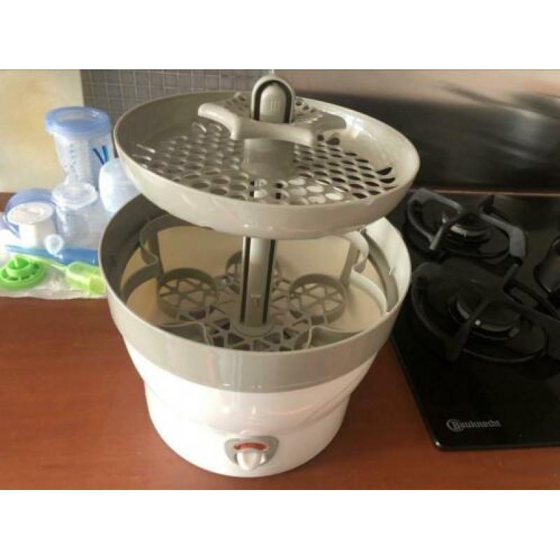 Elektrische stoomsterilisator voor babyflessen