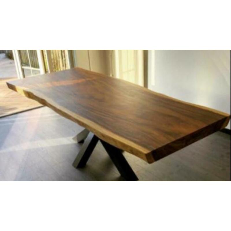 Unieke massieve boomstamtafels uit 1 stuk van suar hout!