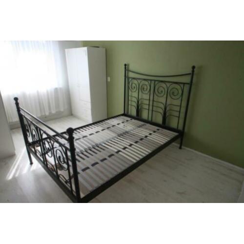 te koop zwart metalen bed