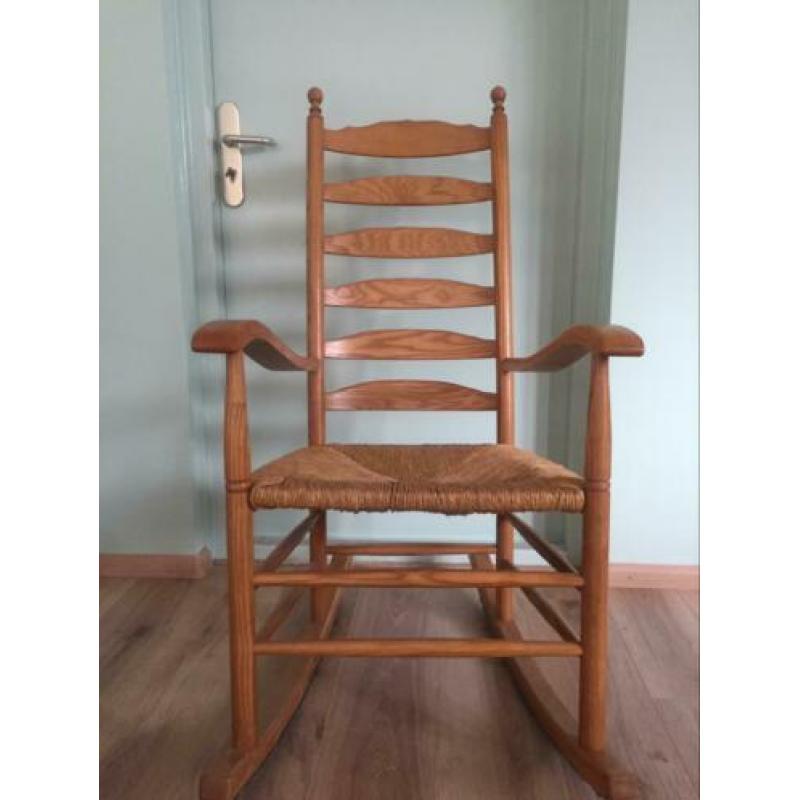 Houten schommelstoel