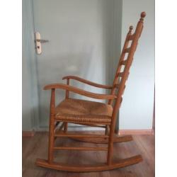Houten schommelstoel
