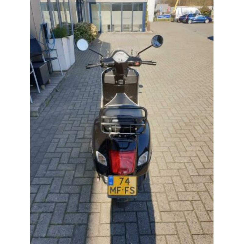 Fijne motor scooter. VESPA GTS 125