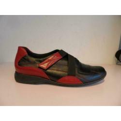 Zwart met rode klitbandschoenen Ara 38 1/2