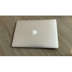 Apple 13” MacBook Pro RET-i5-2,4Ghz met schermschade