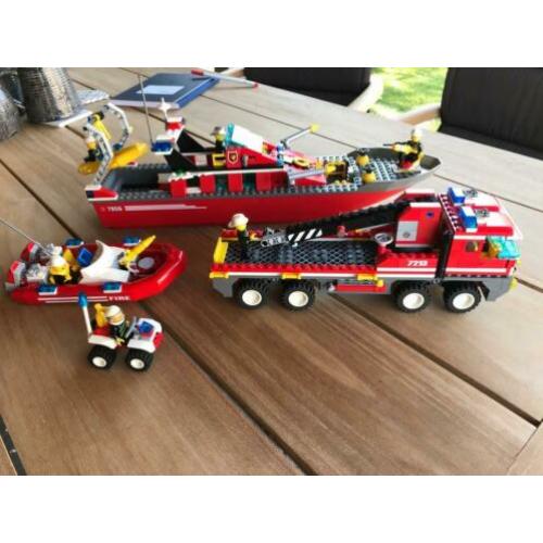 Lego City 7313 en 7906 Brandweer boot en Truck