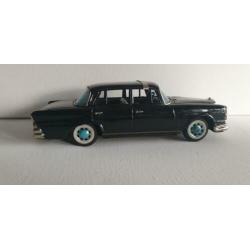Bandai Mercedes 220.