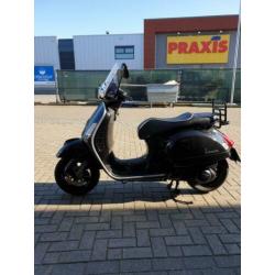 Fijne motor scooter. VESPA GTS 125