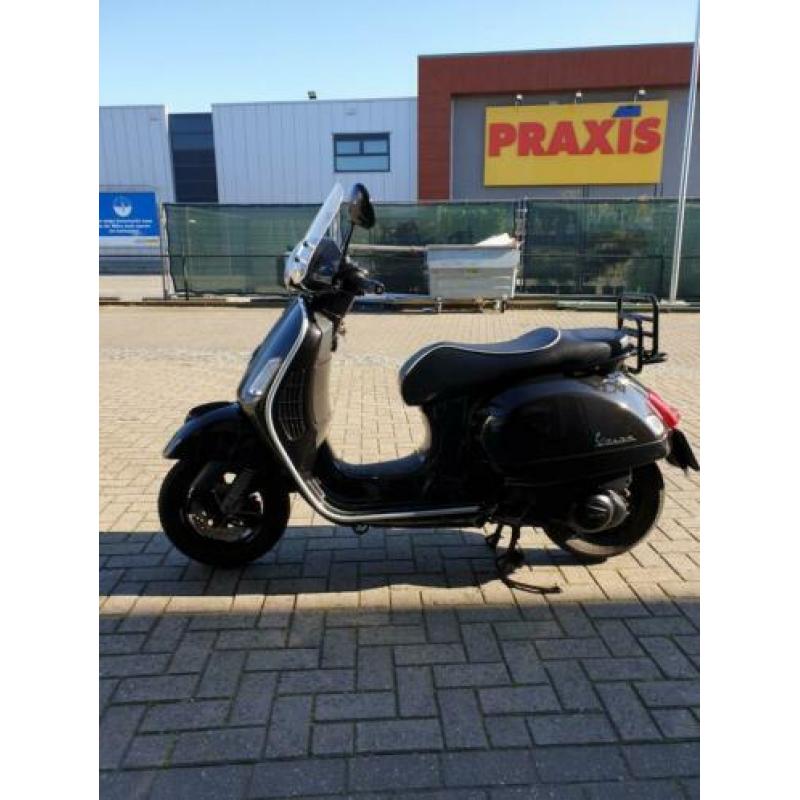 Fijne motor scooter. VESPA GTS 125