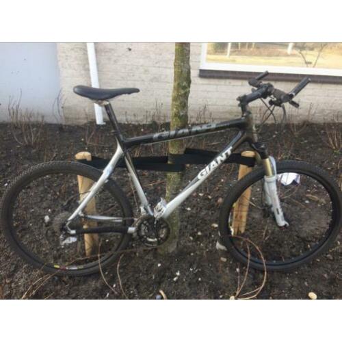 Carbon mountainbike Giant maat L