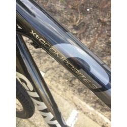 Carbon mountainbike Giant maat L
