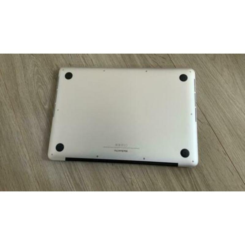 Apple 13” MacBook Pro RET-i5-2,4Ghz met schermschade