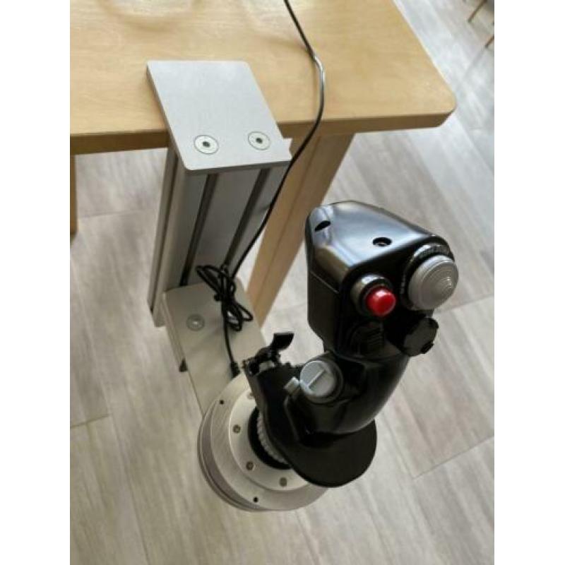 Thrustmaster Hotas Warthog A-10 joystick en throttle.