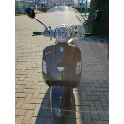 Fijne motor scooter. VESPA GTS 125