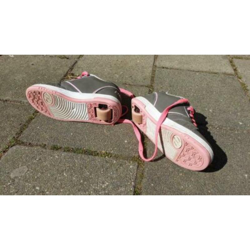 Heelys maat 34, grijs met roze