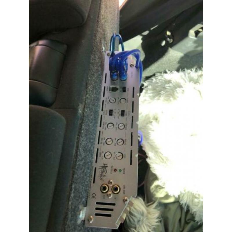Te koop goede hifonics Zeus 4 kanaals versterker