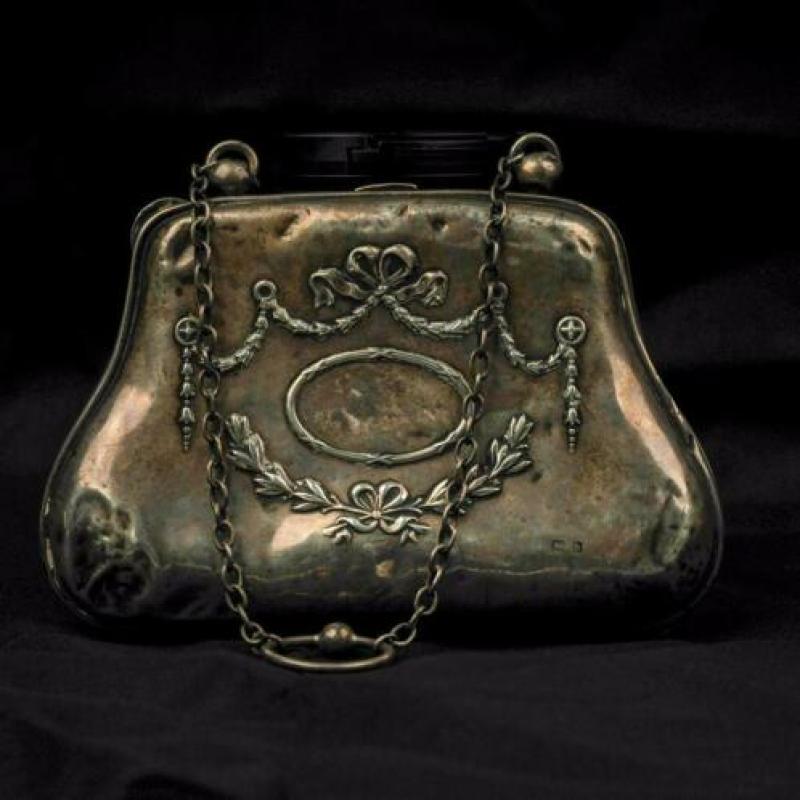 Zilveren beursje, geschenk aan Mrs. Rutherford in 1908