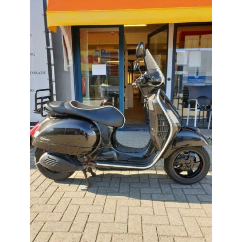 Fijne motor scooter. VESPA GTS 125
