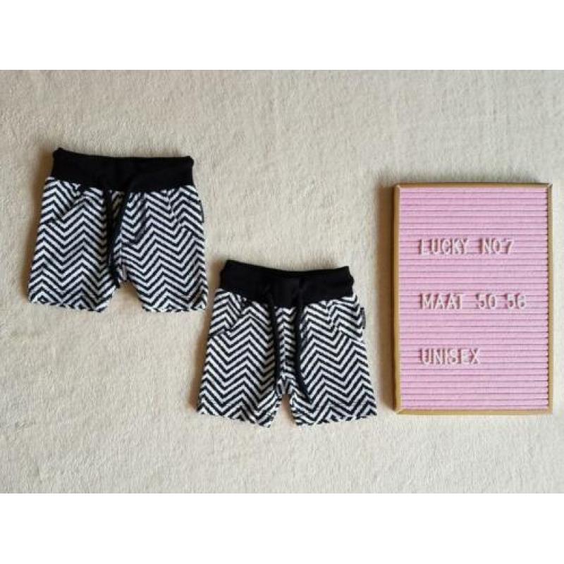 2x nieuwe zwart wit korte broek /short maat 50-56 Lucky no.7