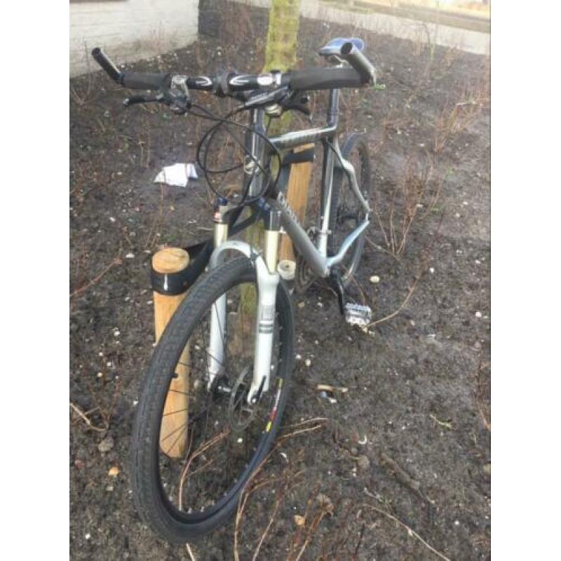 Carbon mountainbike Giant maat L