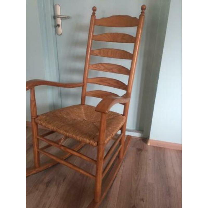 Houten schommelstoel