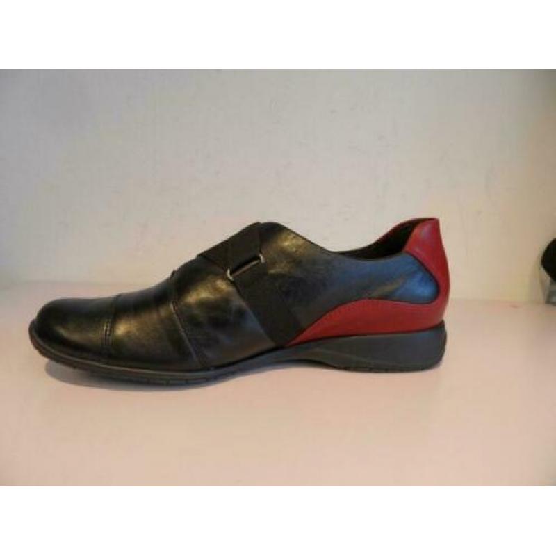 Zwart met rode klitbandschoenen Ara 38 1/2