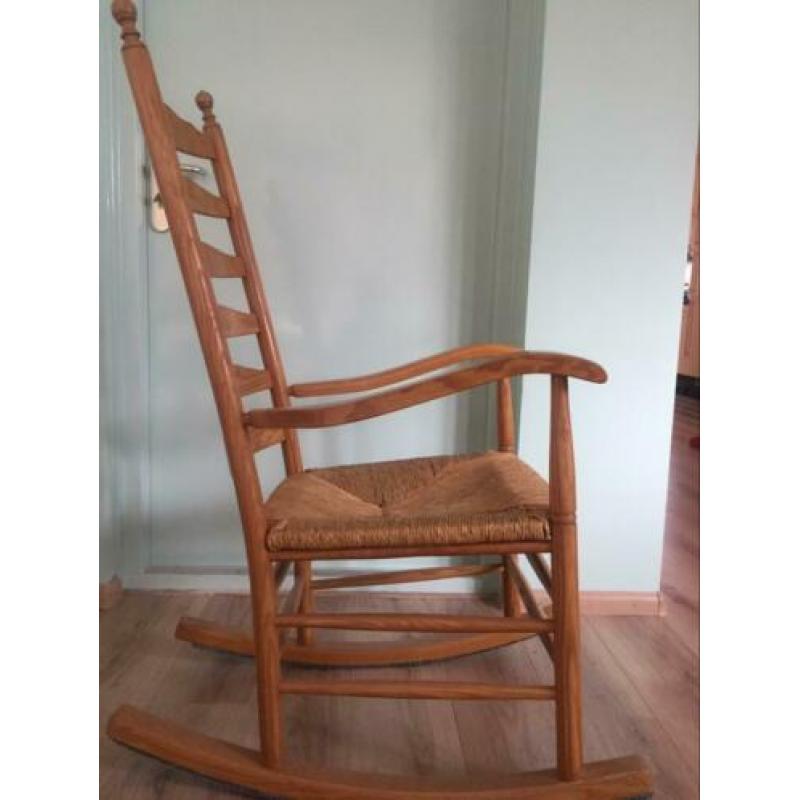 Houten schommelstoel