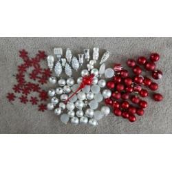 104 kerstboom ballen/versiersels incl Piek! Rood/zilver/wit