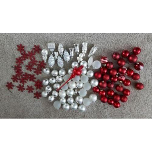 104 kerstboom ballen/versiersels incl Piek! Rood/zilver/wit