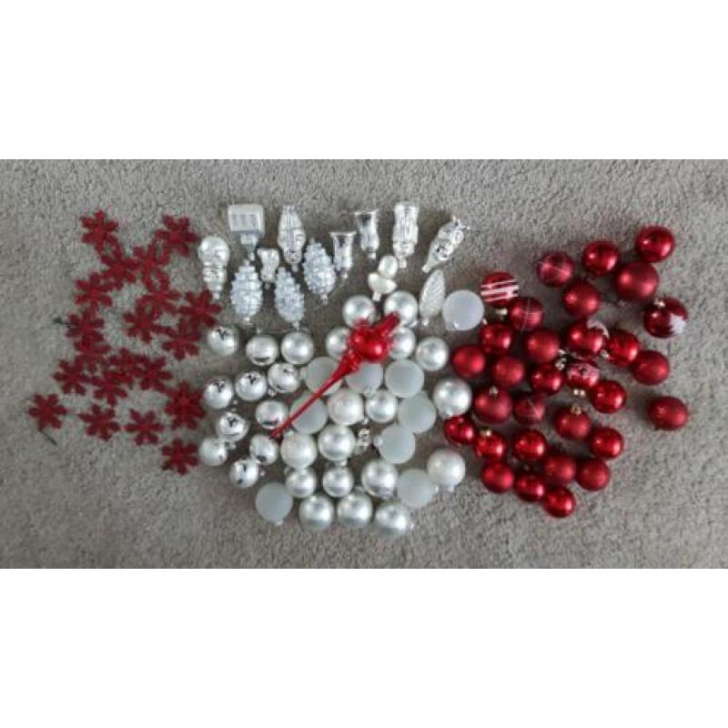 104 kerstboom ballen/versiersels incl Piek! Rood/zilver/wit