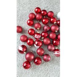104 kerstboom ballen/versiersels incl Piek! Rood/zilver/wit