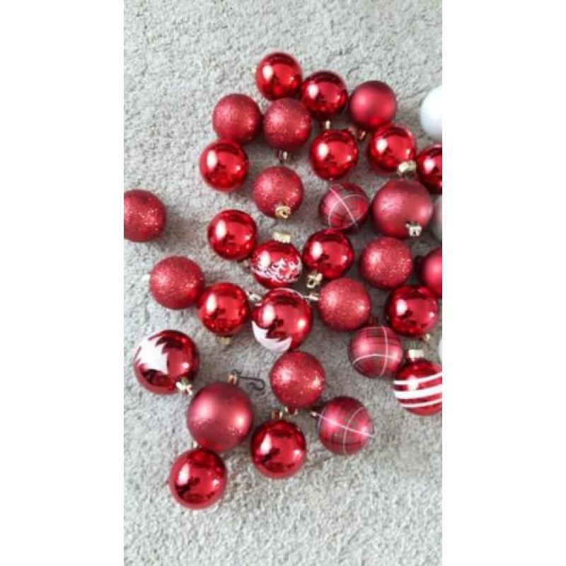 104 kerstboom ballen/versiersels incl Piek! Rood/zilver/wit