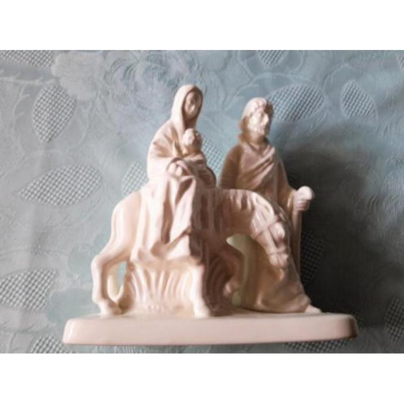 Kerstbeeldje Goebel wit porselein van de Heilige familie
